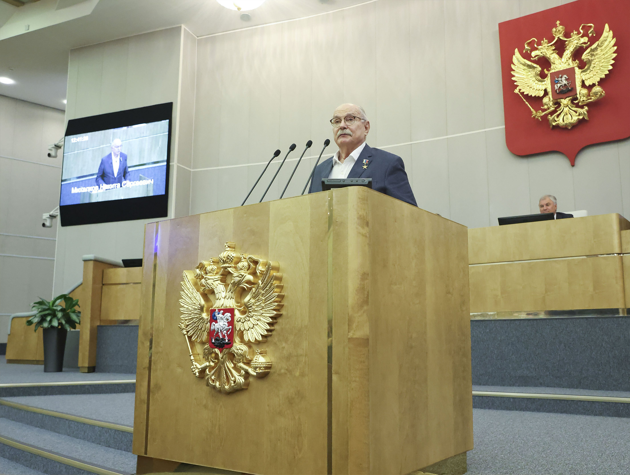 Михалков предлагает обложить зарубежные фильмы входными взносами