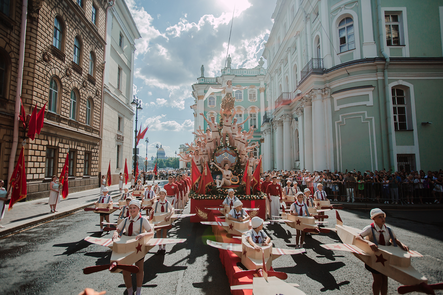 В&nbsp;Санкт-Петербурге сняли масштабную сцену фильма о&nbsp;Шостаковиче: фото
