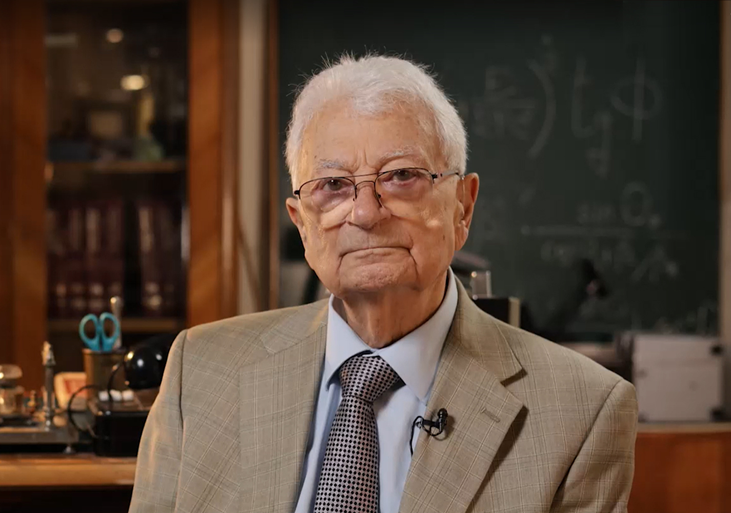 Академик Оганесян – о&nbsp;Нобелевской премии, открытии новых элементов, Менделееве и&nbsp;золотых рыбках