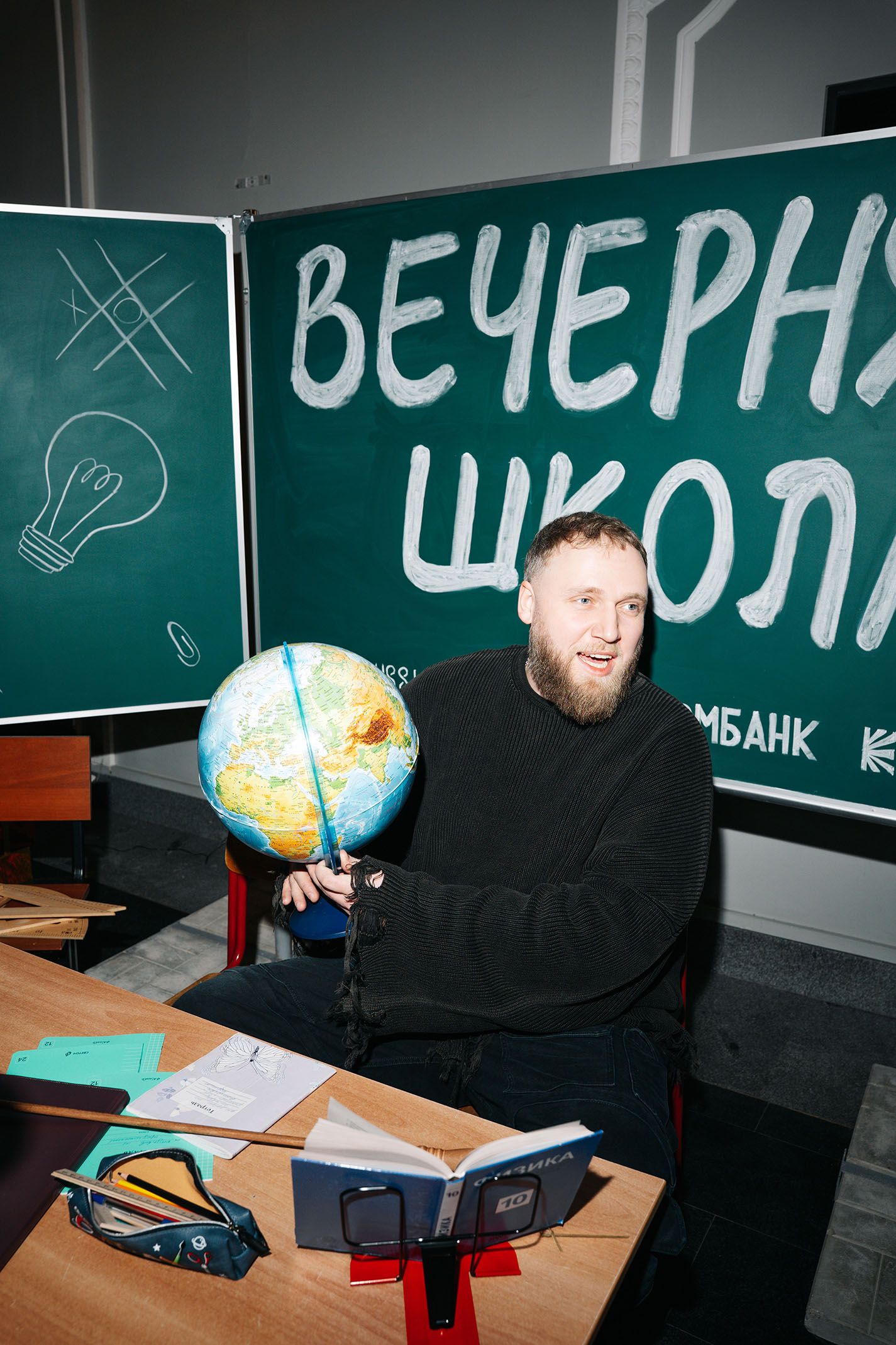 Илья Макаров, Ксения Корнева и&nbsp;другие комики на&nbsp;премьере «Вечерней школы»