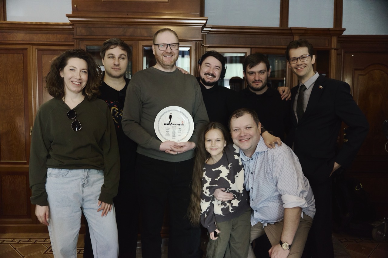 Александр Потапов с командой 2-го сезона сериала «Избранный»