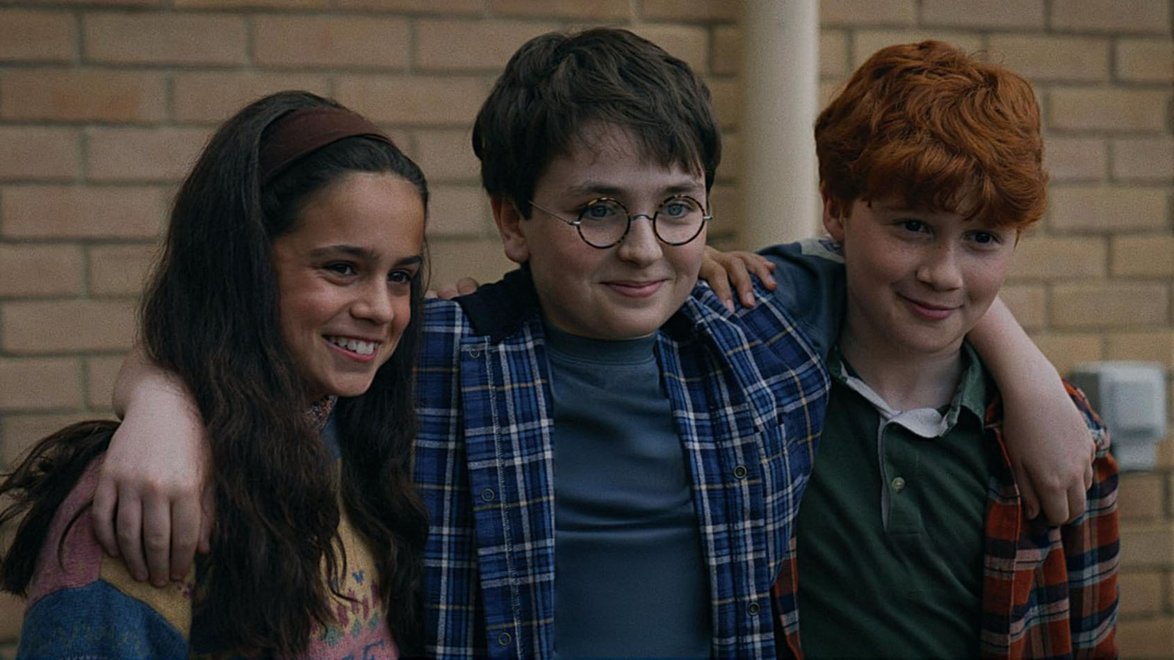 Арабелла Стэнтон, Доминик Маклафлин и Аластер Стаут