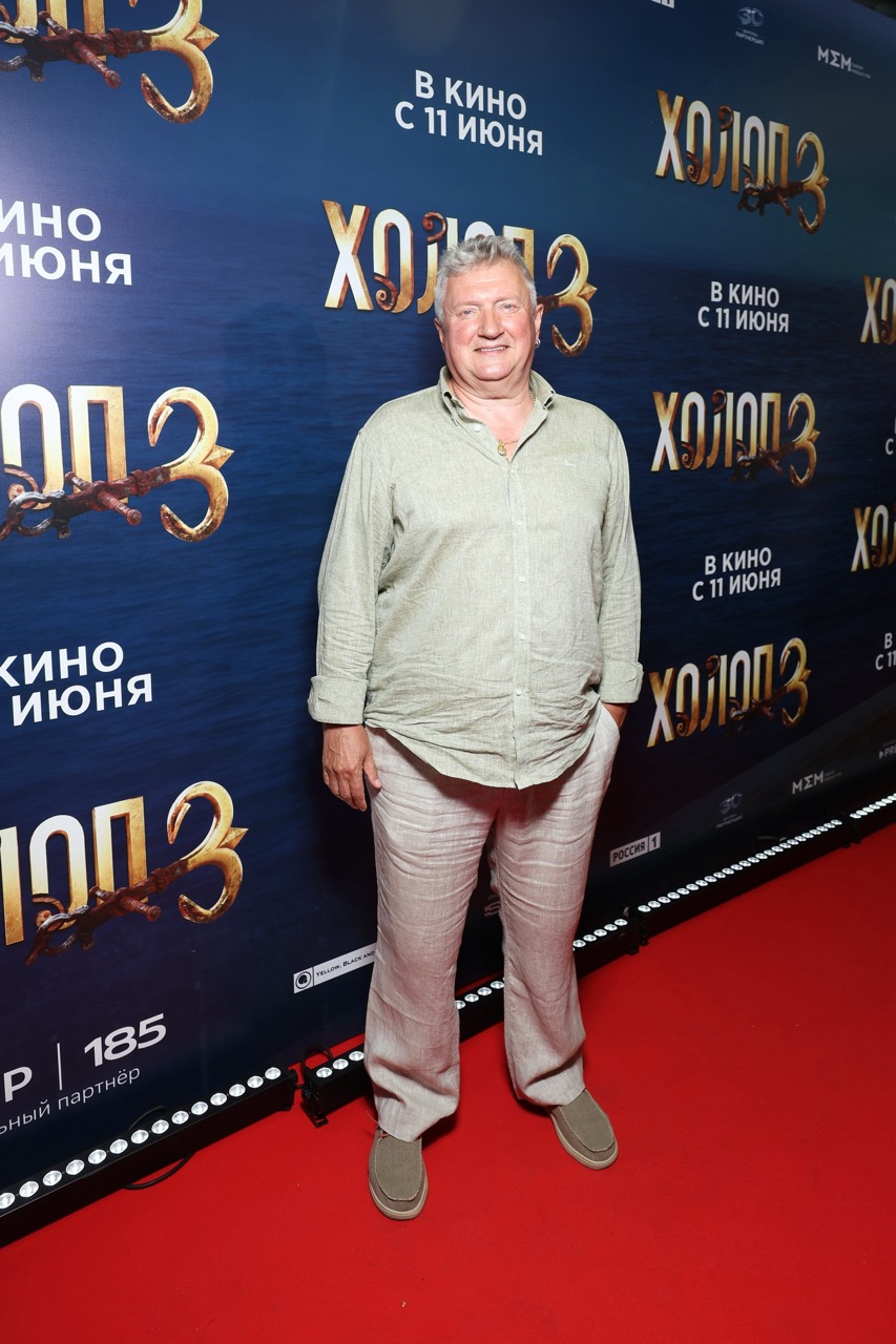 Олег Комаров