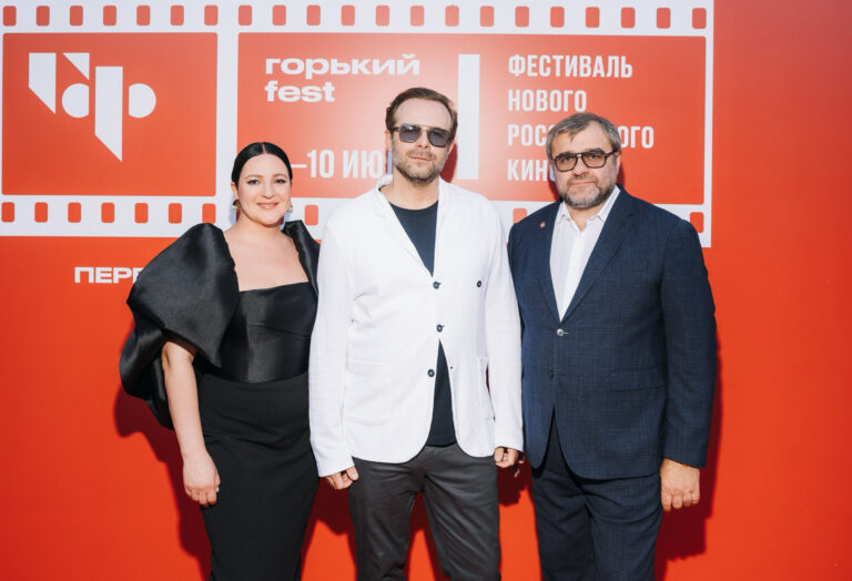 «Горький фест» открылся: Клим Шипенко принимает поздравления от&nbsp;«Чебурашки», Стоянов и&nbsp;Добронравов воюют