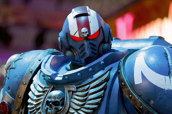 Майк Флэнаган займется экранизацией Warhammer 40,000