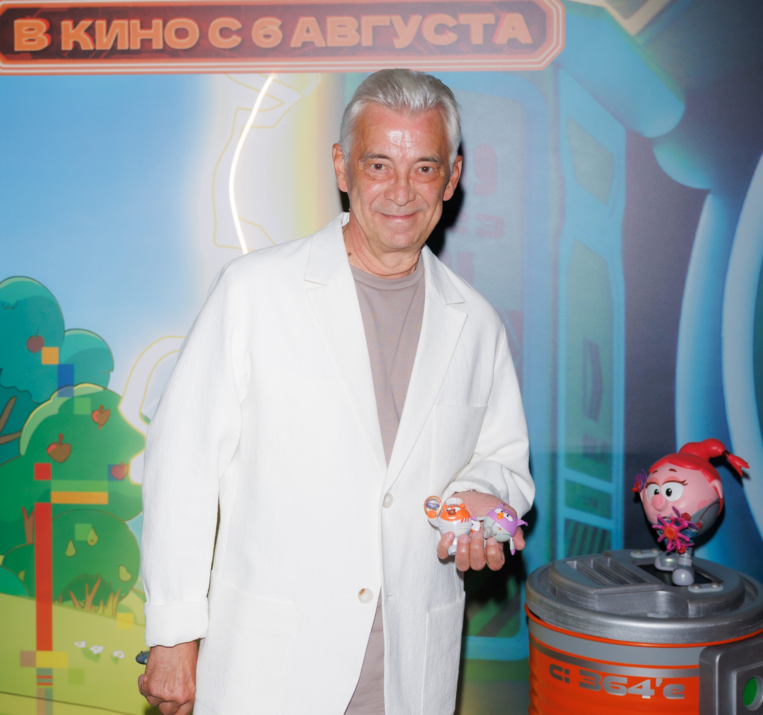 Добрынин, Чурикова, Цапник с&nbsp;дочерью на&nbsp;премьере фильма «Смешарики сквозь вселенные»: фото