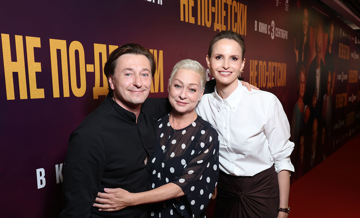 Сильно похудевшая Аронова, Безруков в&nbsp;образе Нагиева на&nbsp;премьере фильма «Не по-детски»: фото 