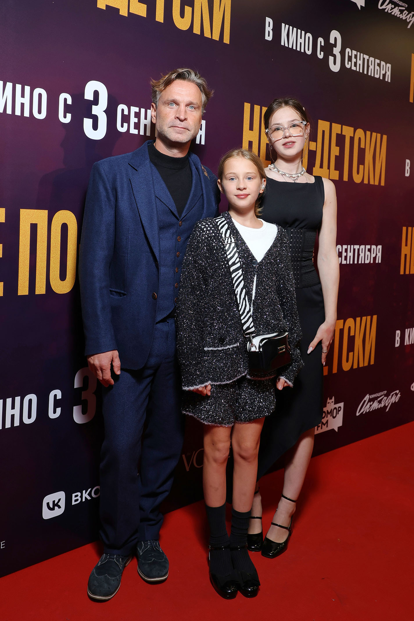 Виктор Добронравов с семьей