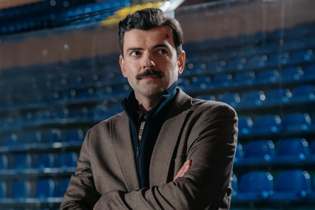 Антон Лапенко как Тед Лассо