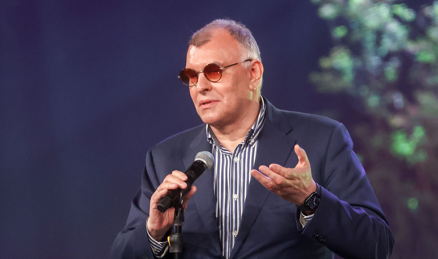 Сергей Мирошниченко о&nbsp;«Рожденных в&nbsp;СССР», спирали времени, людях с&nbsp;топорами и&nbsp;стамесками