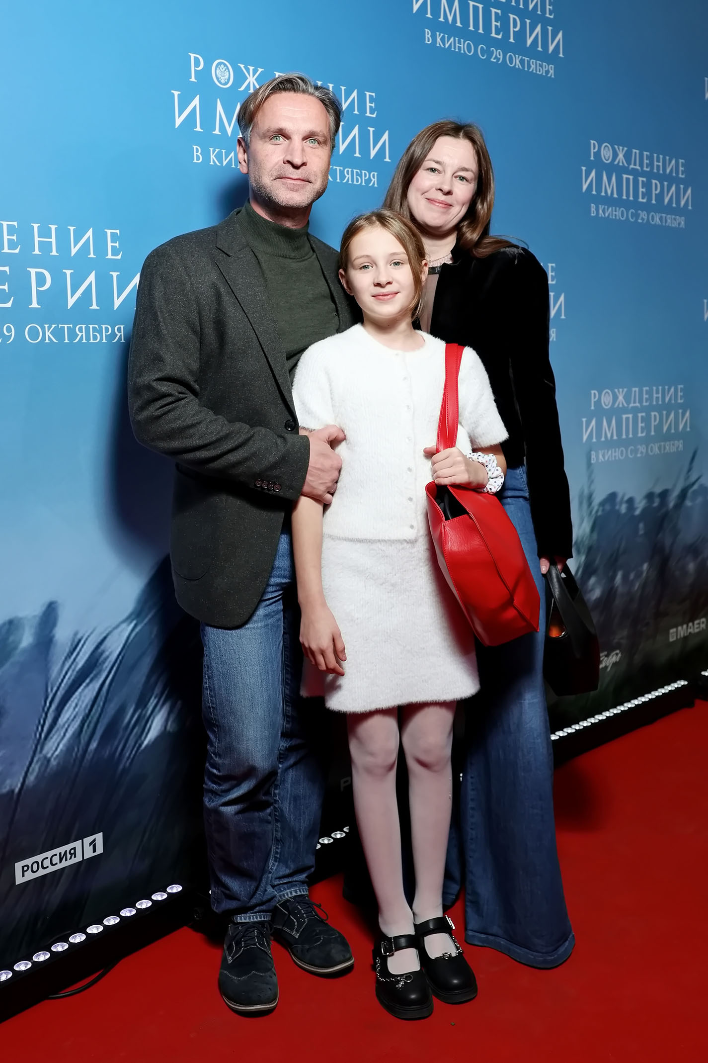 Виктор Добронравов с семьей