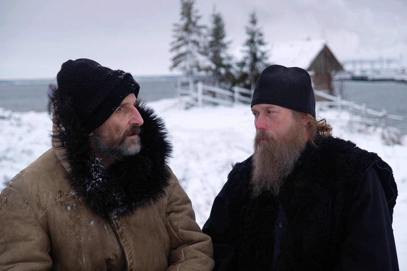 Петр Мамонов и Виктор Сухоруков на съемках фильма «Остров» Павла Лунгина